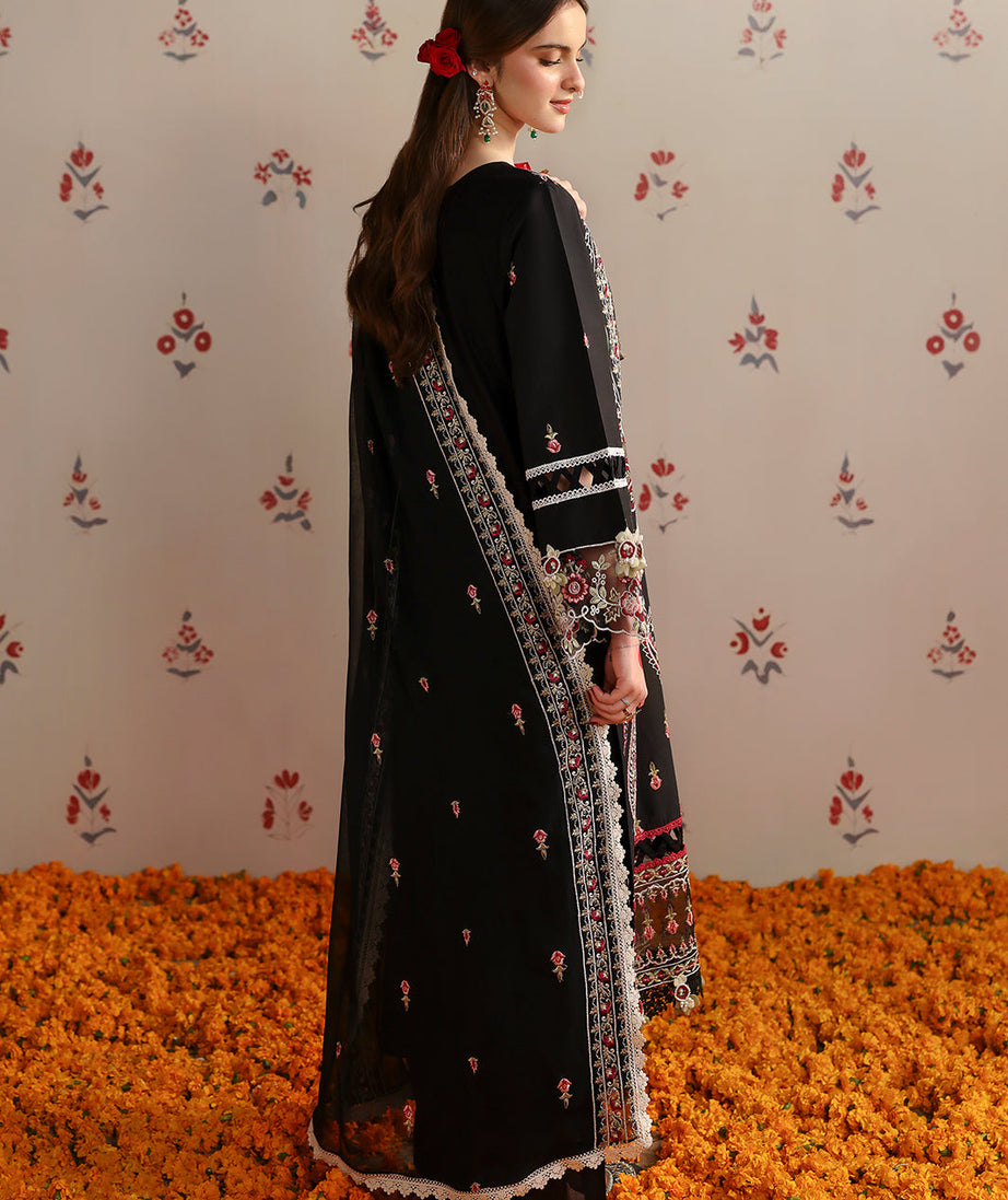 Mahnur Aangan Emb Lawn`25 D#11 Aafreen