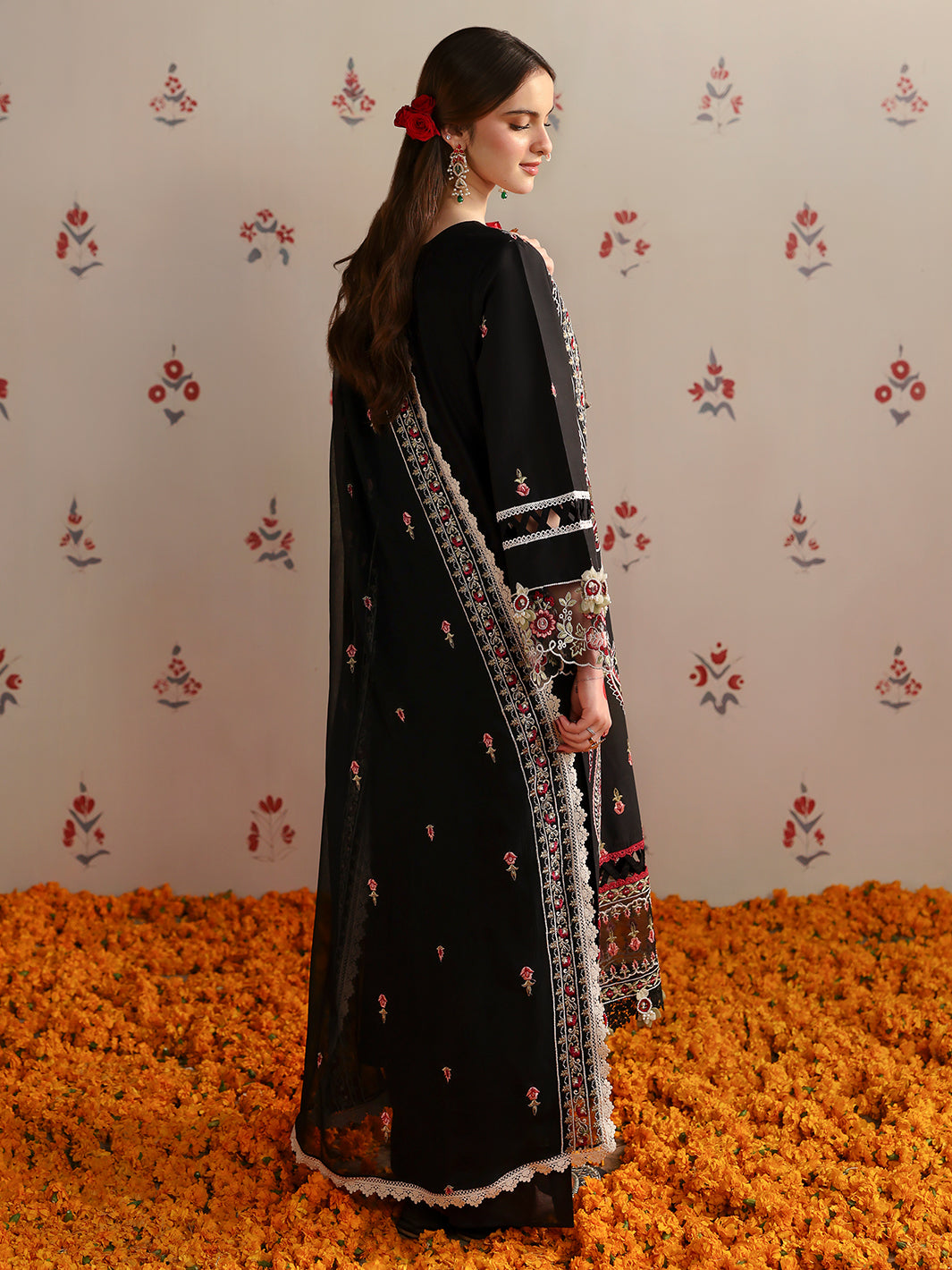 Mahnur Aangan Emb Lawn`25 D#11 Aafreen