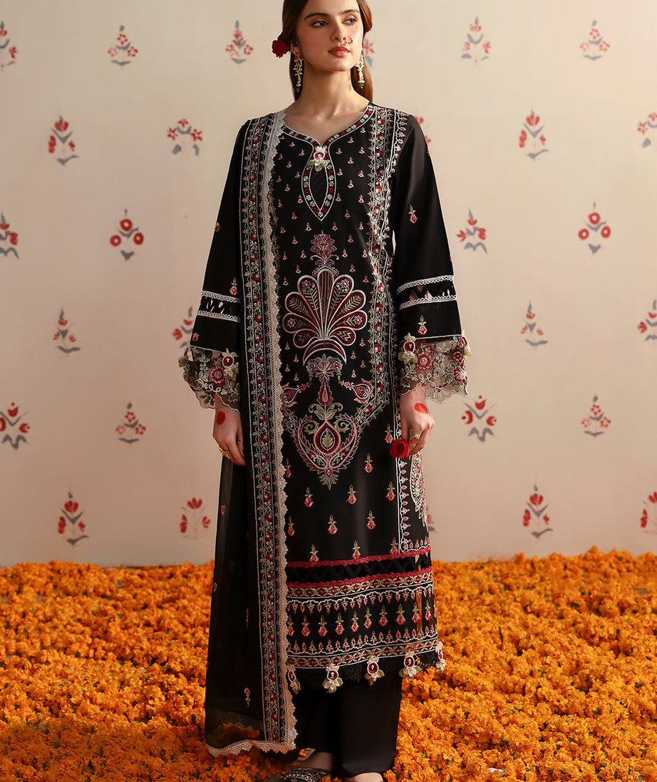 Mahnur Aangan Emb Lawn`25 D#11 Aafreen