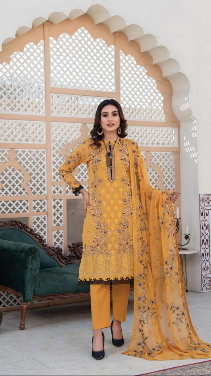 Palwasha Araish Lawn`23 D#4
