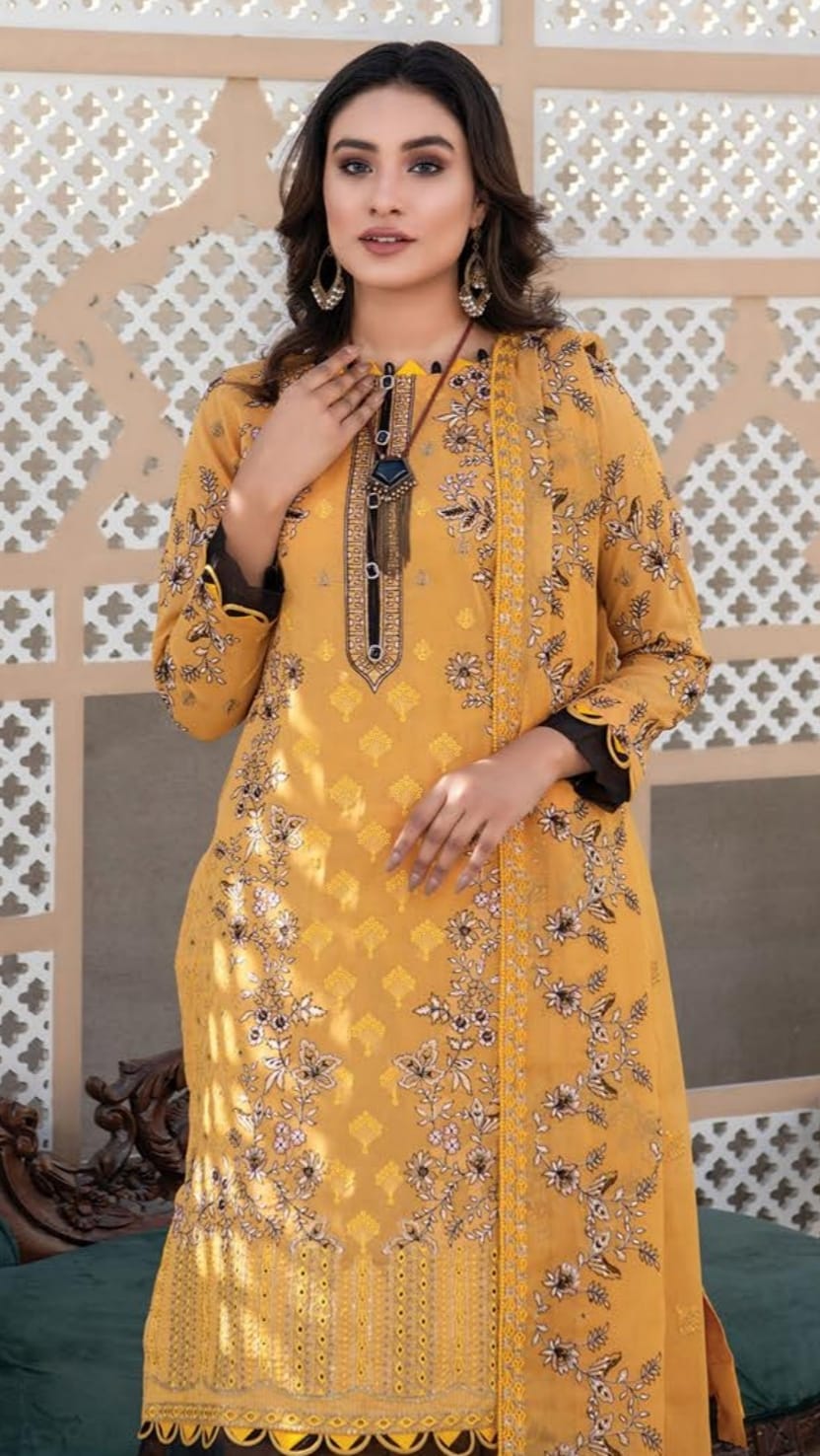 Palwasha Araish Lawn`23 D#4