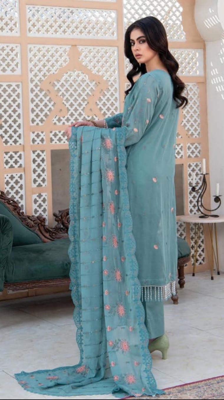 Palwasha Araish Lawn`23 D#5
