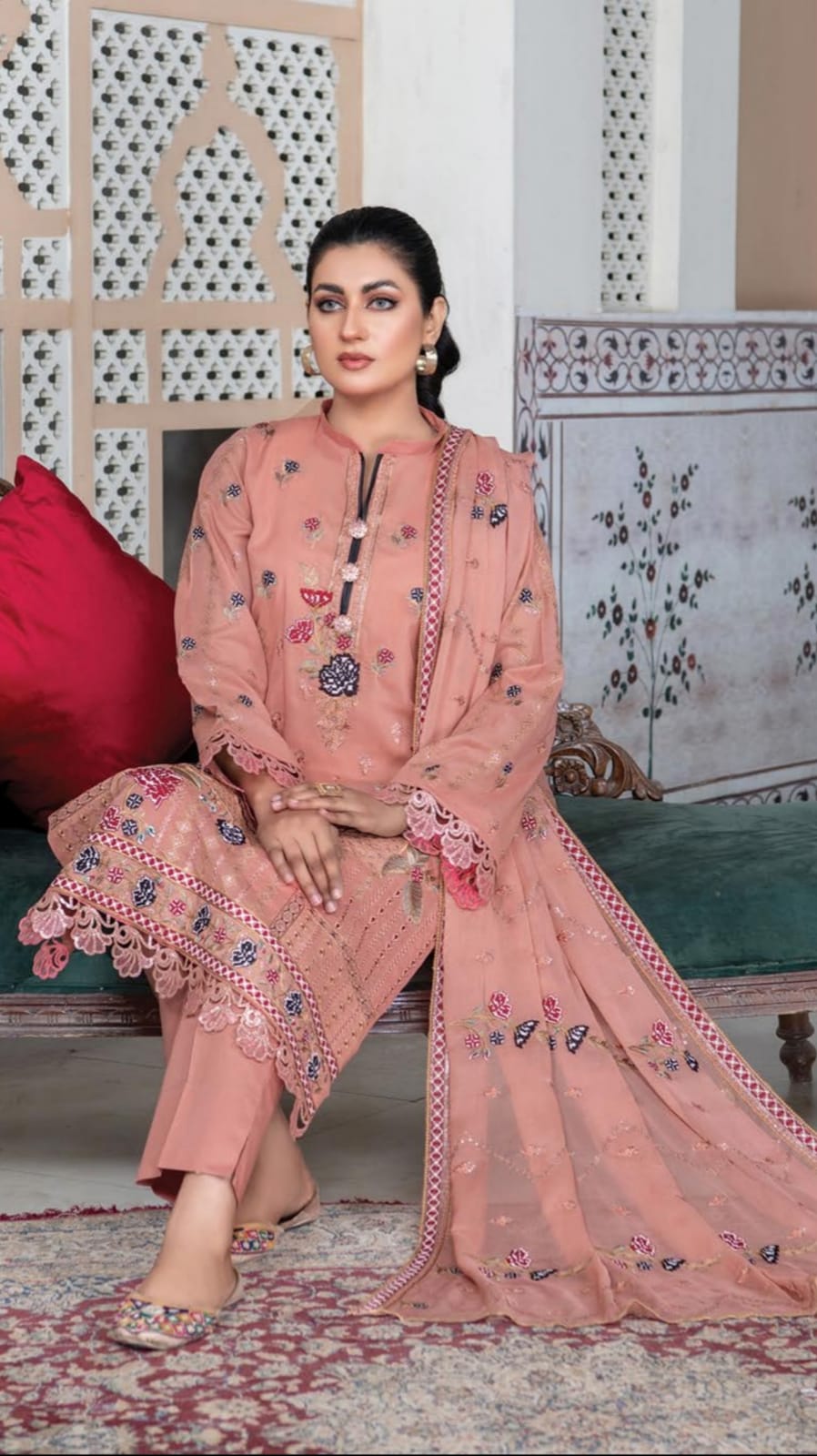 Palwasha Araish Lawn`23 D#6
