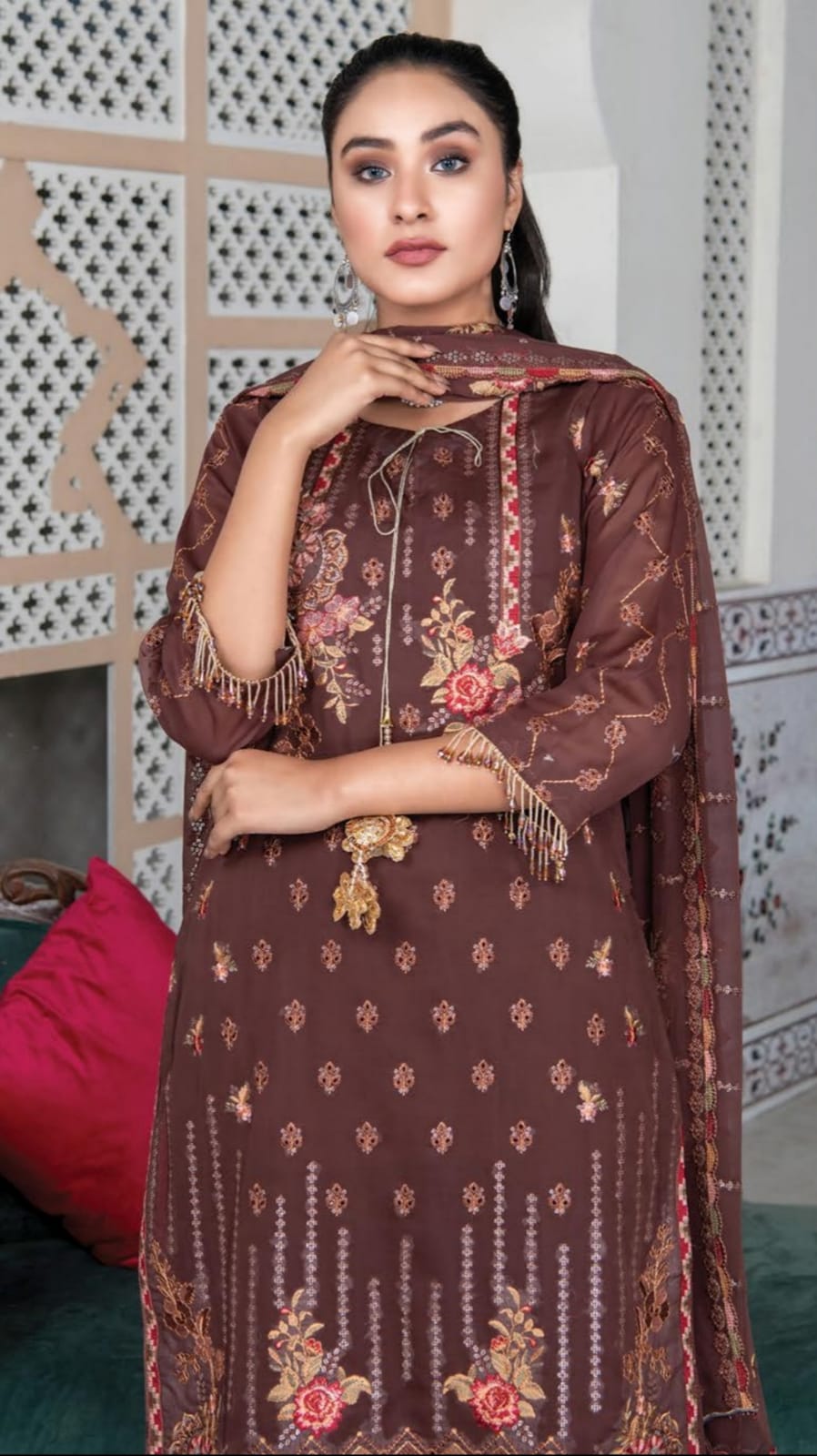 Palwasha Araish Lawn`23 D#9