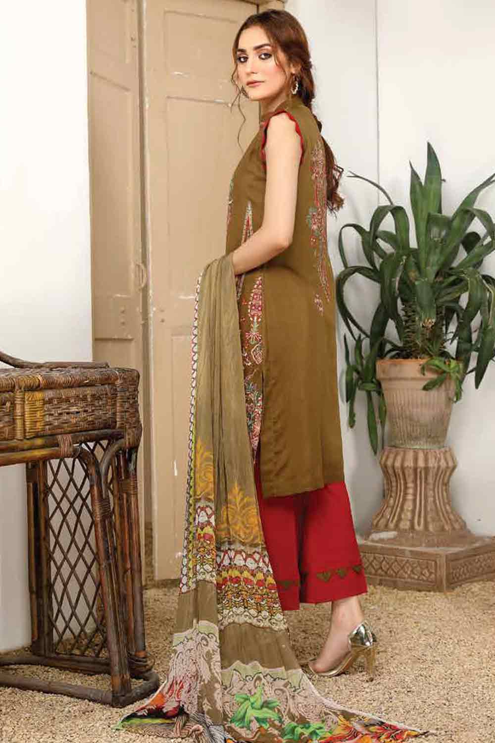 Ayesha .B Charizmatic Linen'21 D#5