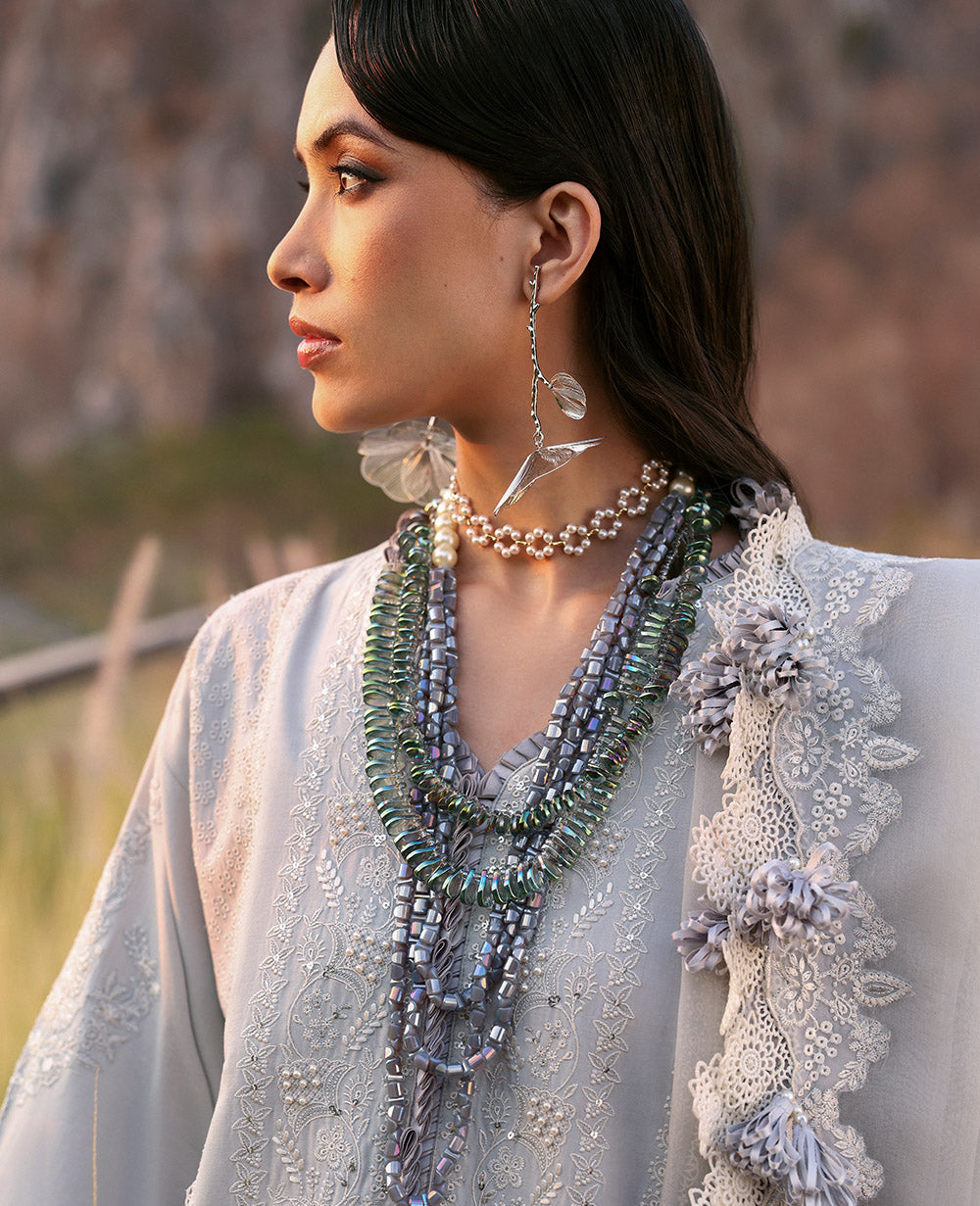 Republic Kalani Eid Luxury Lawn`25 D3-B - Sitara
