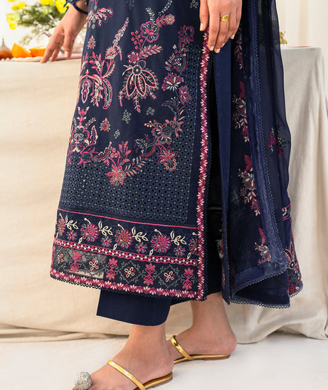 Zarif Lamhay Luxury Lawn'25 D#02