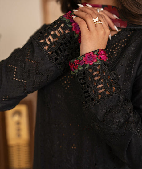 Zarif Lamhay Luxury Lawn'25 D#05