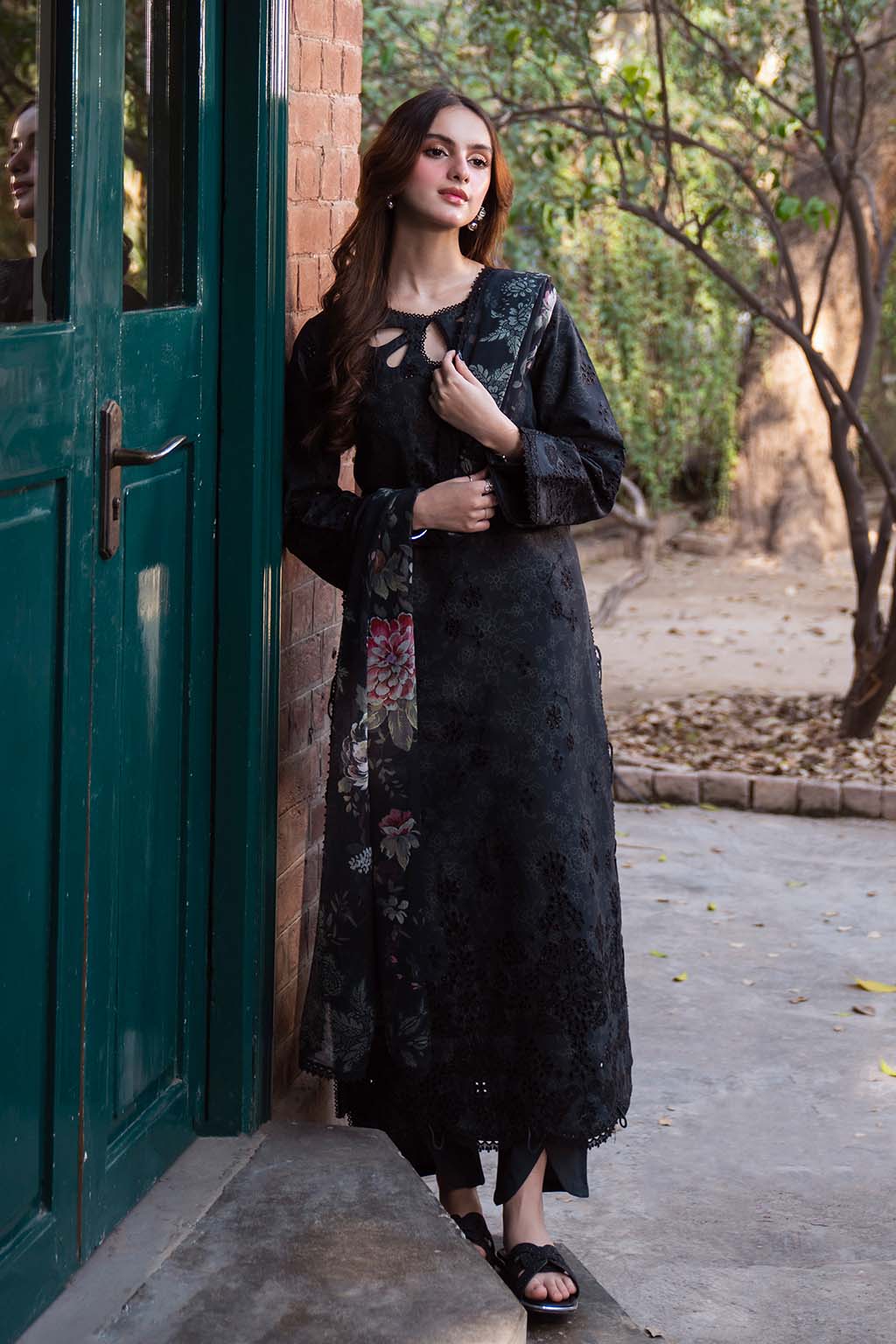 Neeshay Emb Lawn'25 (OBSIDIAN)