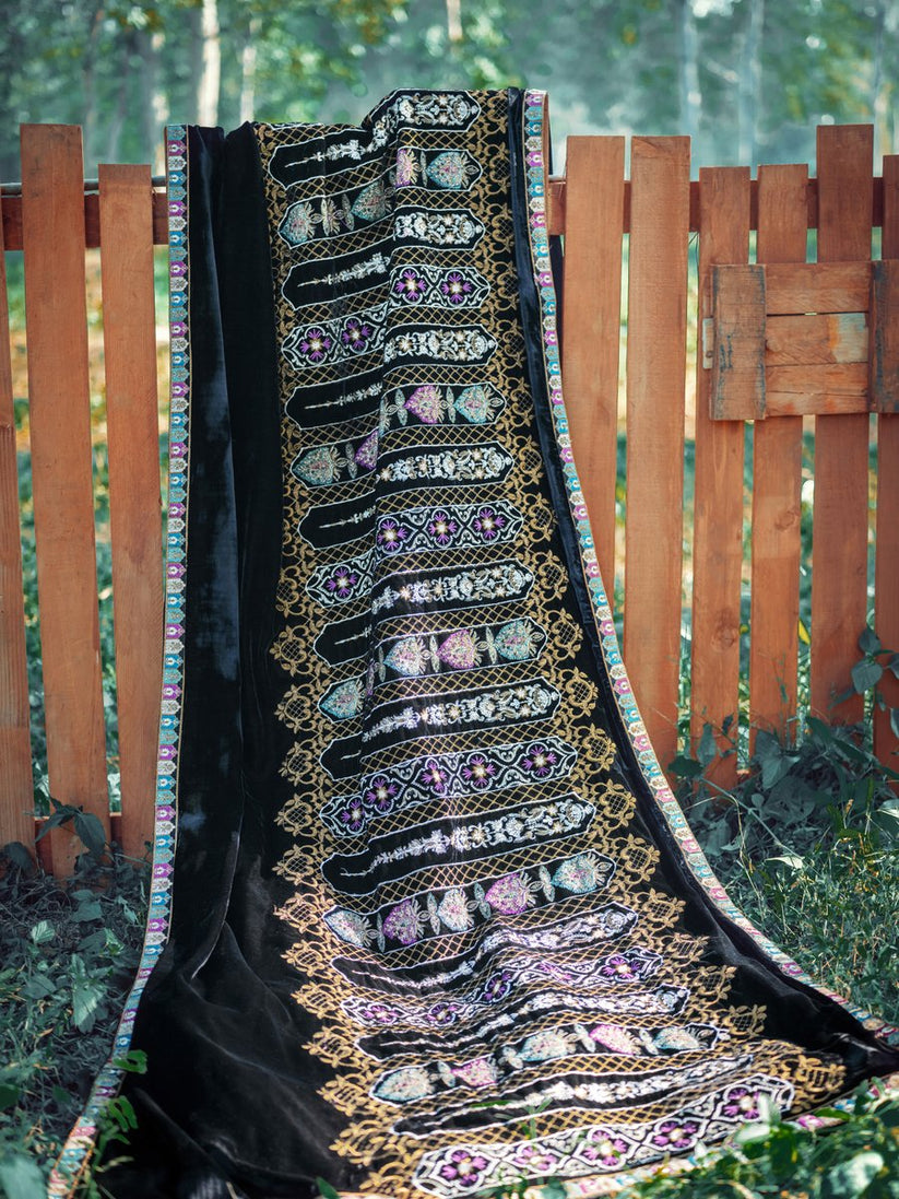 Maryam Hussain Winter Shawl Collection`21 D#05 TRIBAL