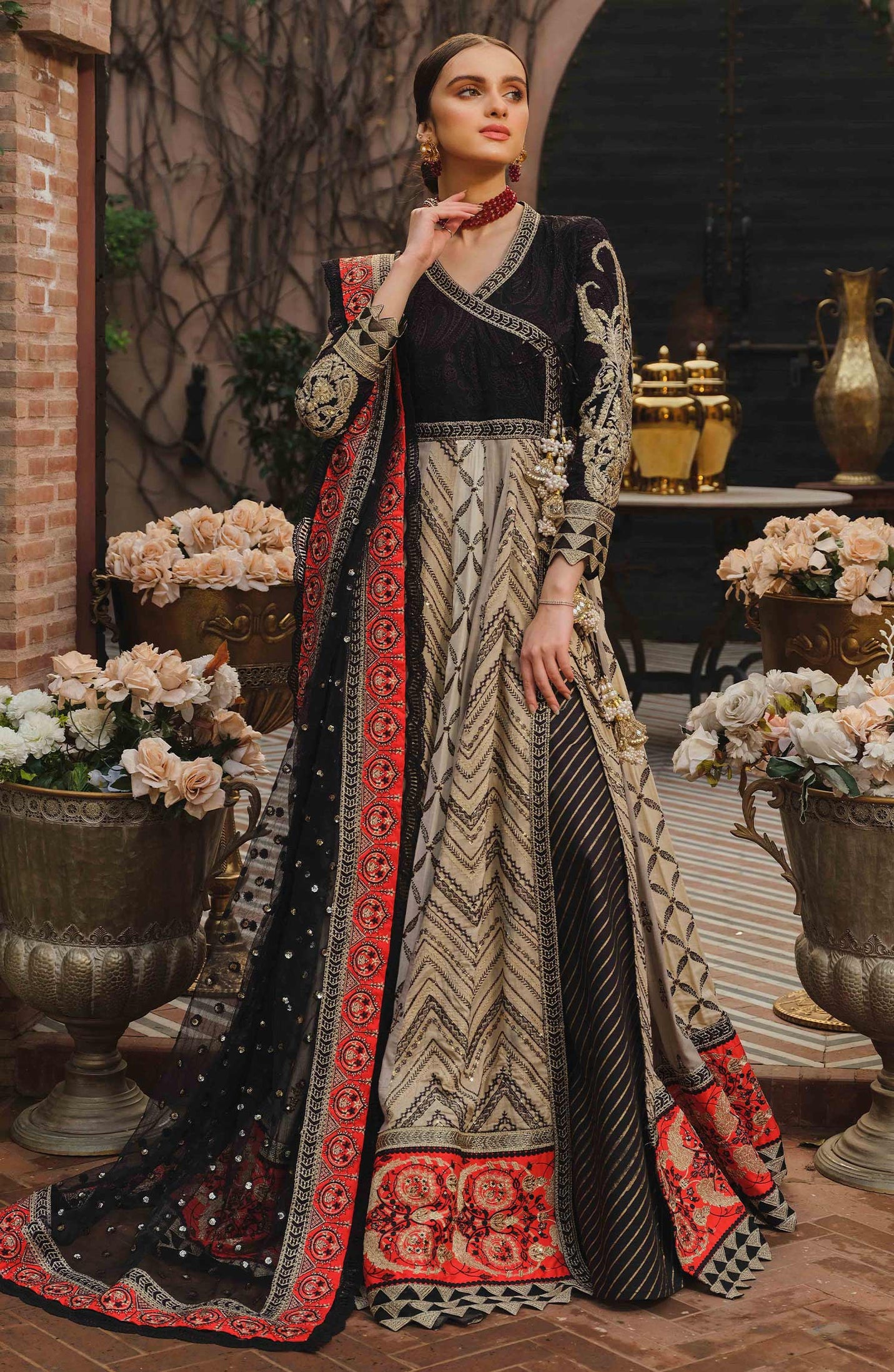 Maryum &amp; Maria Luxury Lawn`22 D#30 (Black)