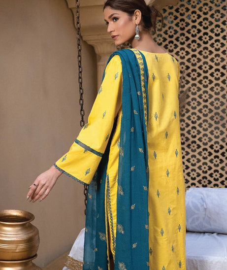 Sanam Saeed Rawayat Lawn`23 D#02