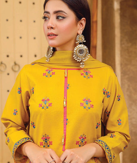 Sanam Saeed Rung Emb Lawn`23 D#04