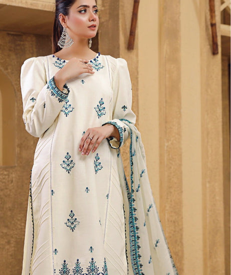 Sanam Saeed Rung Emb Lawn`23 D#05