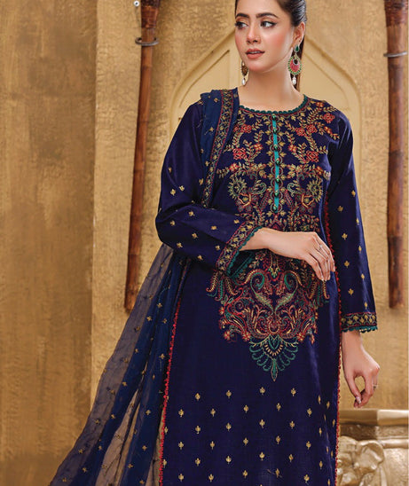Sanam Saeed Rung Emb Lawn`23 D#10