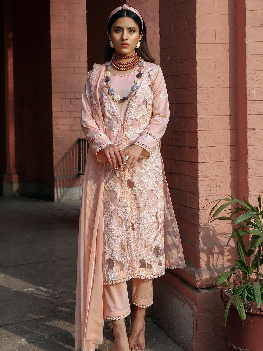 Mahnur Luxury Lawn`23 V#2 D#04