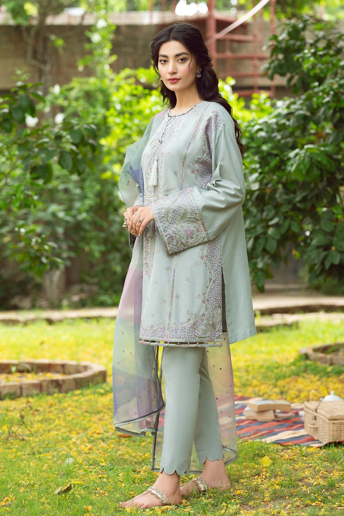 Jazmin Iris Lawn SS`23 D#06 (LILIUM)