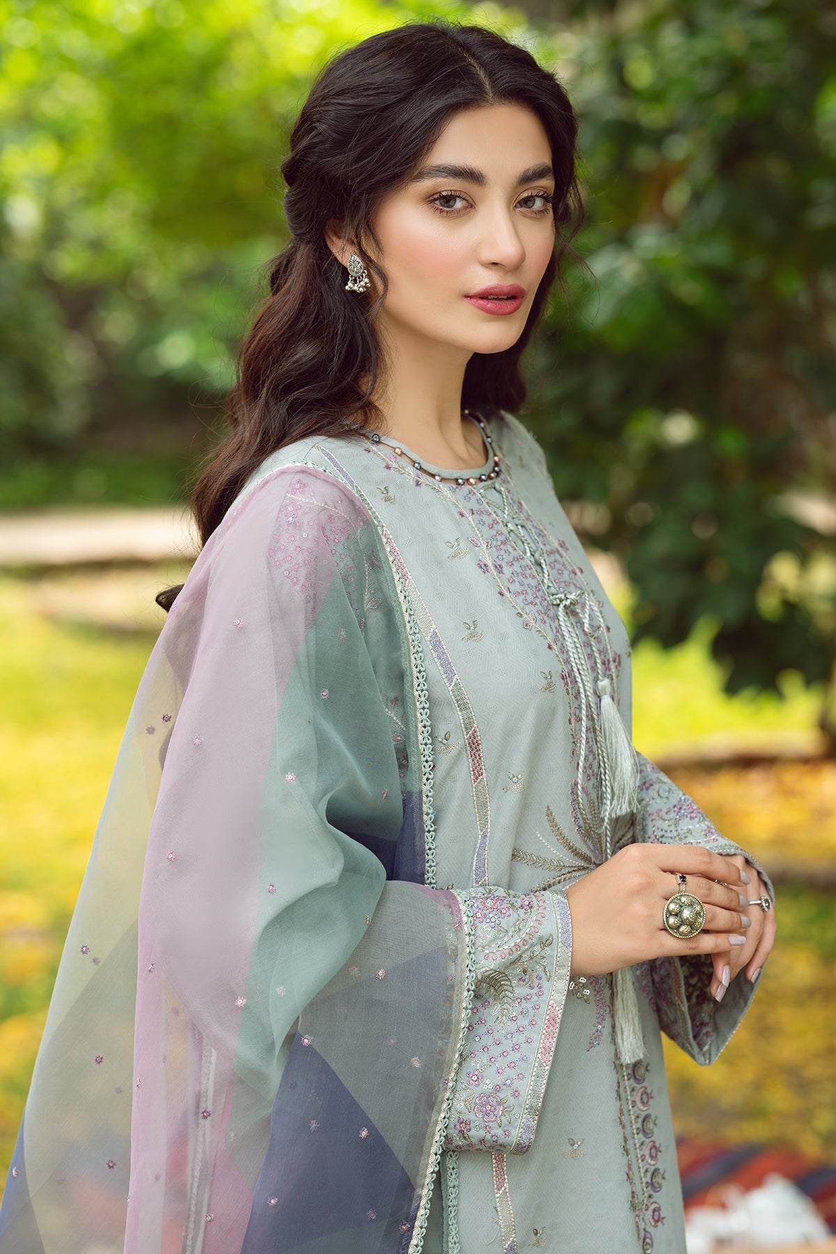 Jazmin Iris Lawn SS`23 D#06 (LILIUM)