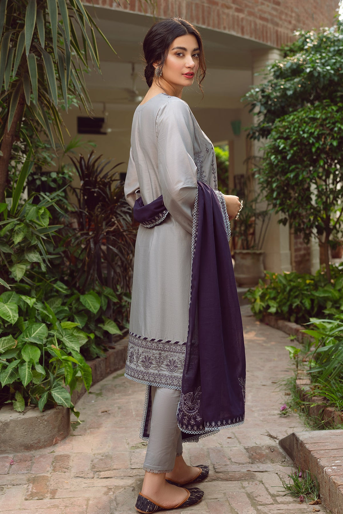 Jazmin Iris Lawn SS`23 D#02 (DANICA)