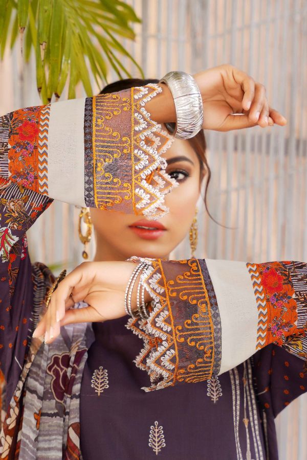 Esha Eman Emb Luxury Lawn`22 D#106