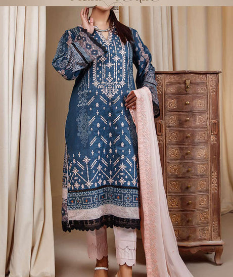 Faryal Hussain Lawn`23 D#4