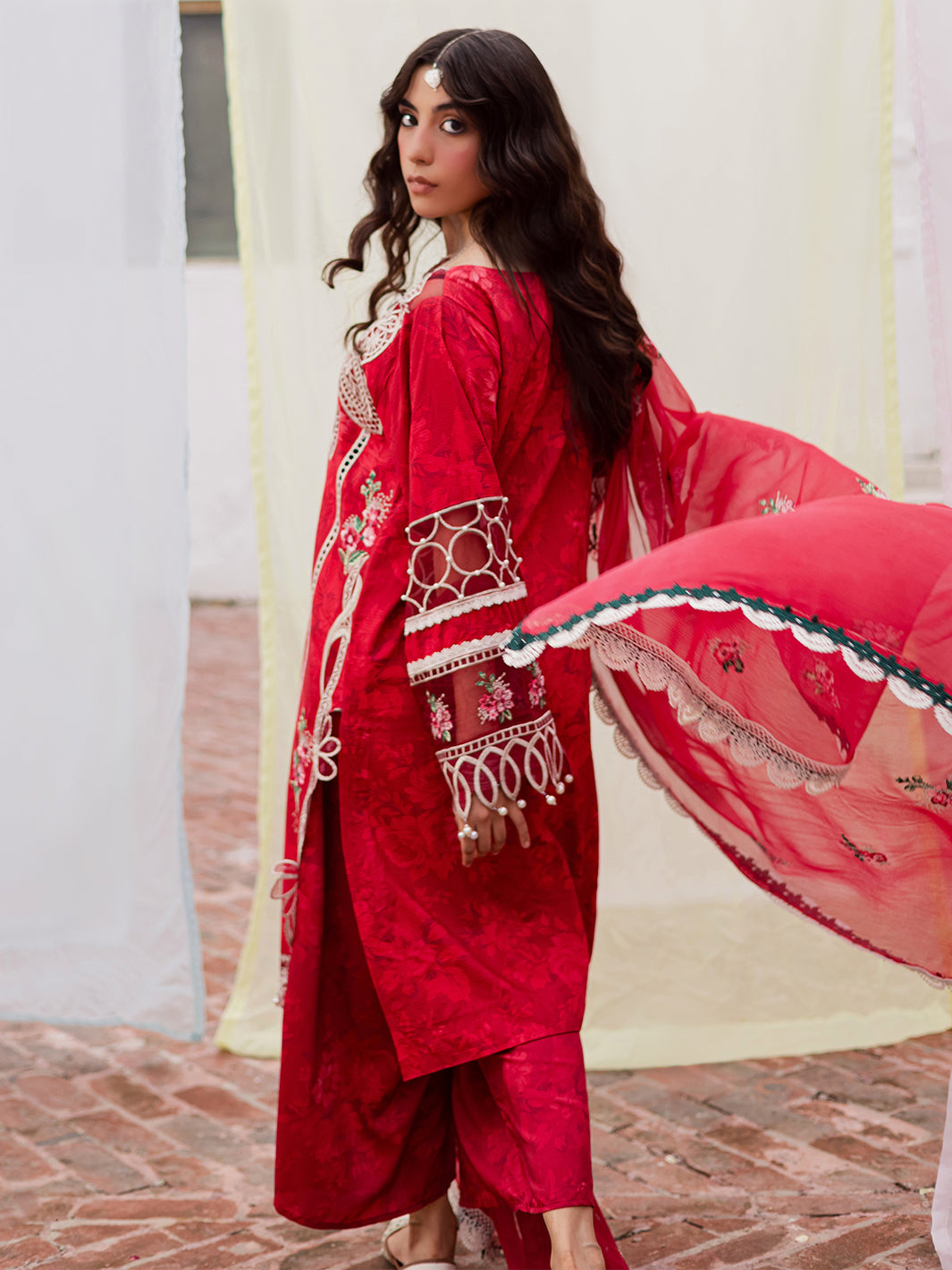 Mahnur Gulzar Winter`25 G#03