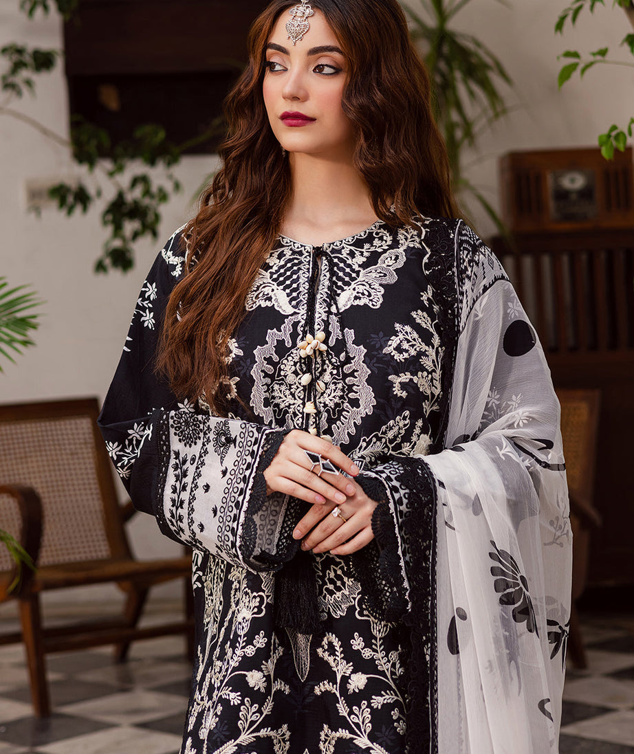 Mahnur Gulzar Winter`25 G#04