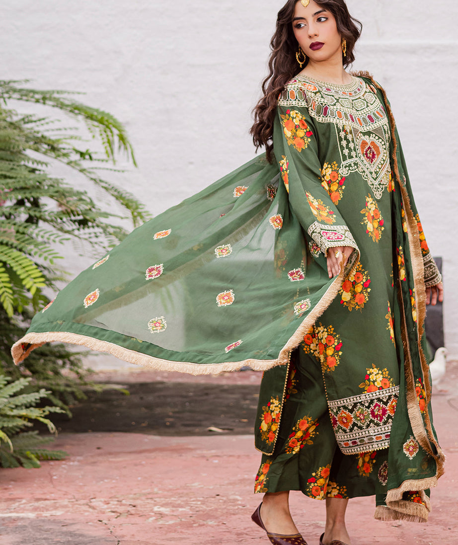 Mahnur Gulzar Winter`25 G#05