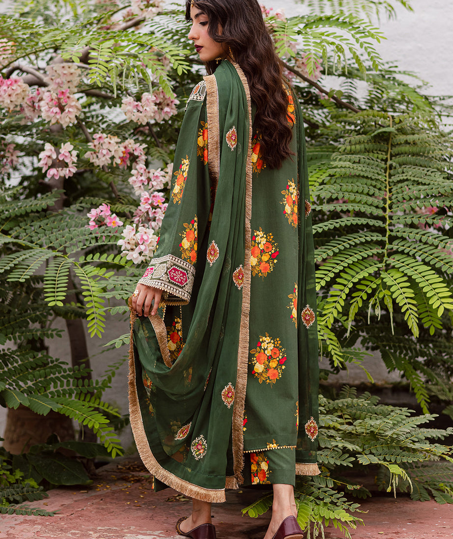 Mahnur Gulzar Winter`25 G#05