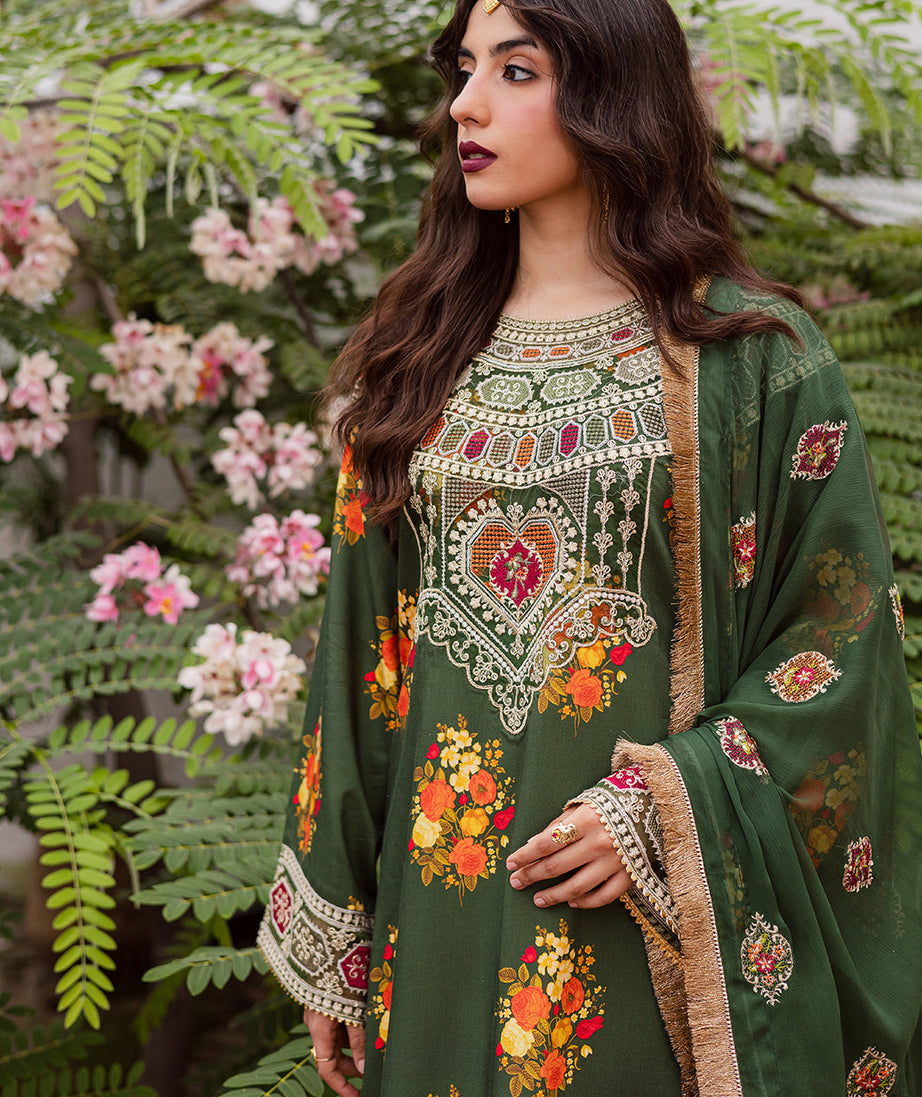 Mahnur Gulzar Winter`25 G#05