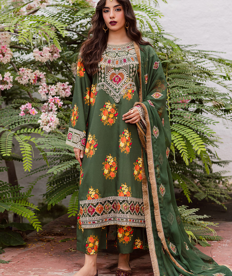 Mahnur Gulzar Winter`25 G#05