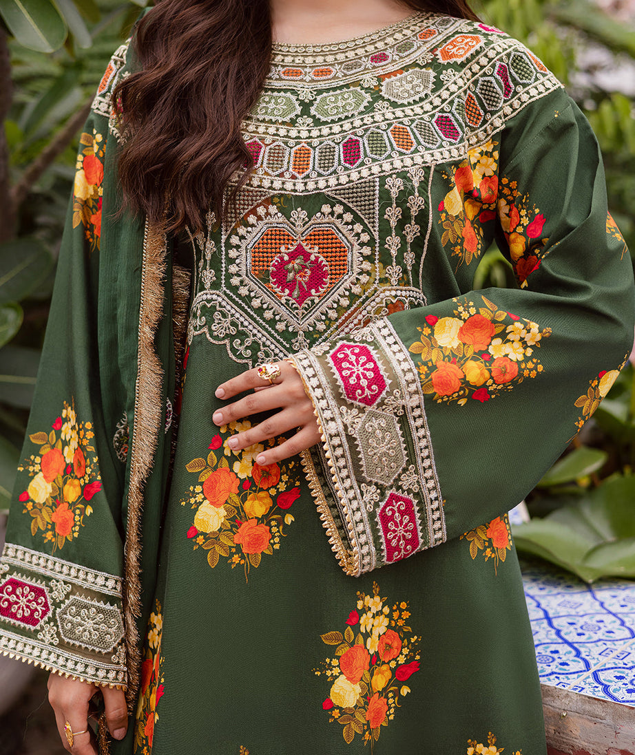 Mahnur Gulzar Winter`25 G#05