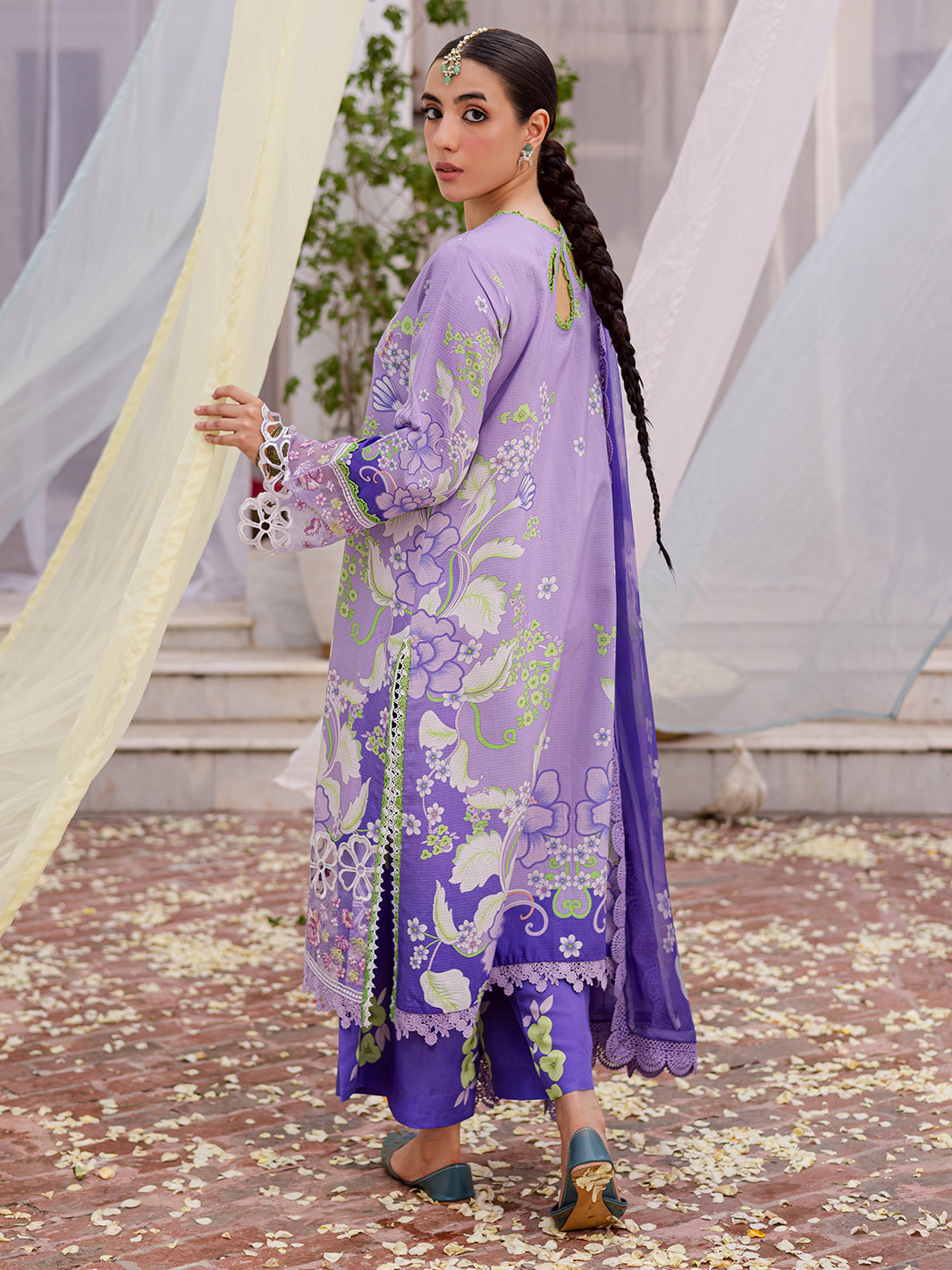 Mahnur Gulzar Winter`25 G#07