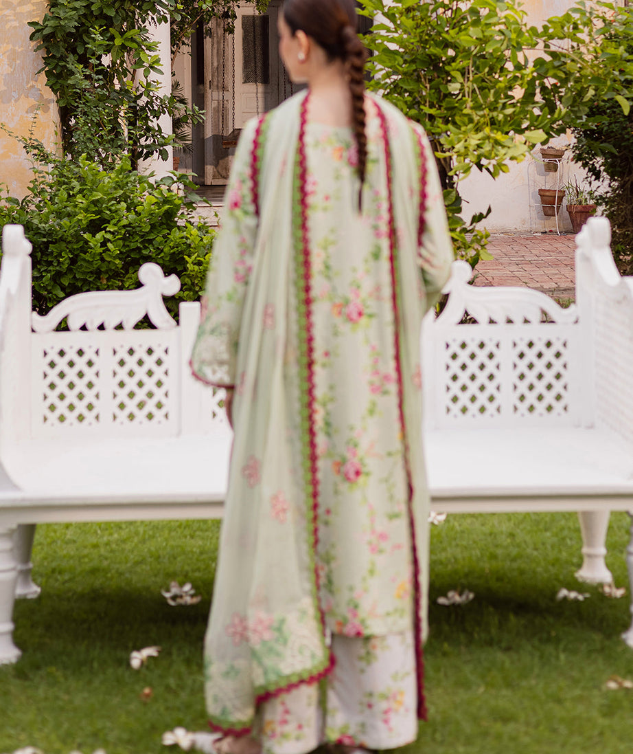 Mahnur Gulzar Winter`25 G#09