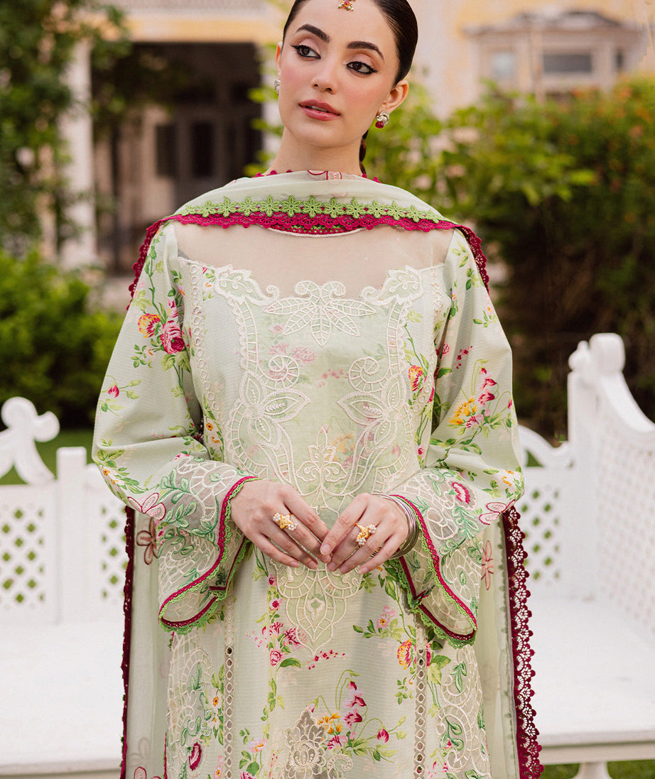 Mahnur Gulzar Winter`25 G#09