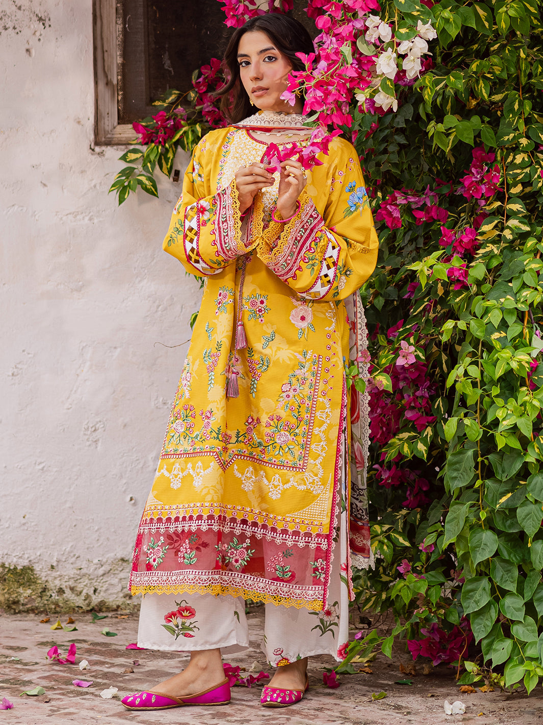 Mahnur Gulzar Winter`25 G#12