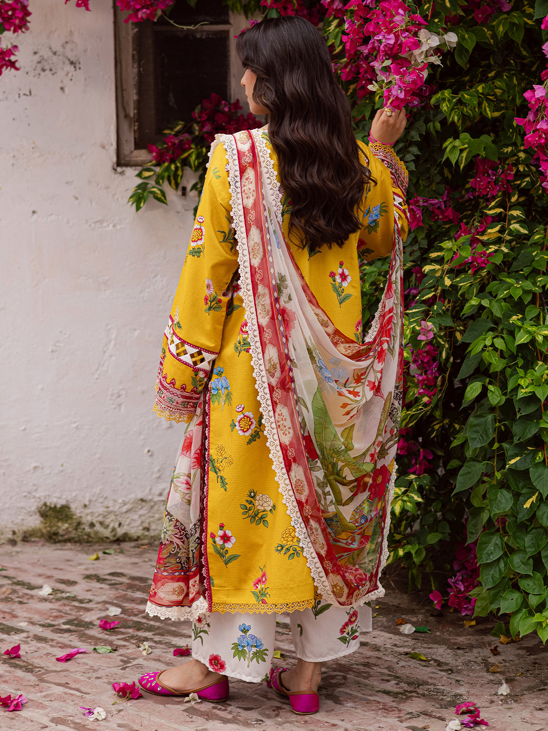 Mahnur Gulzar Winter`25 G#12