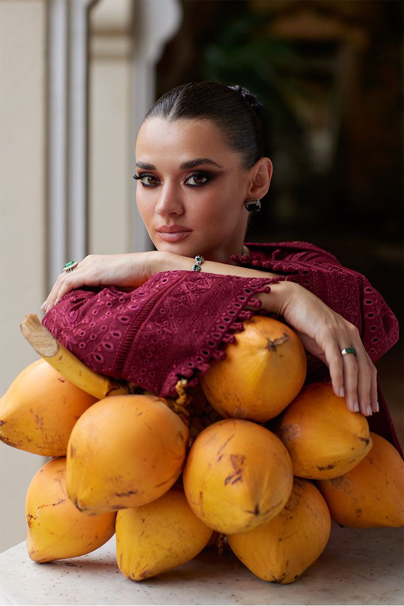 Gulaal Luxury Lawn`25 D#06