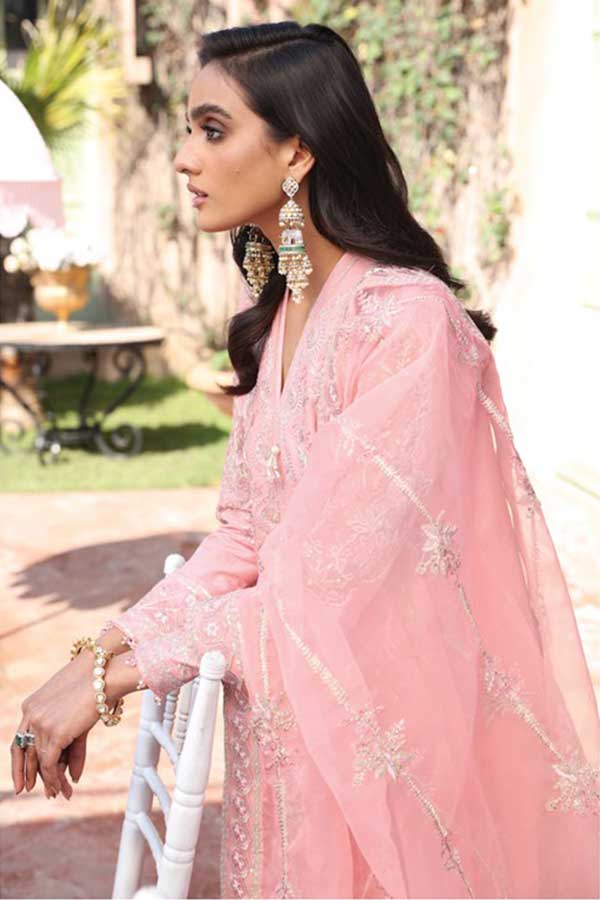 Gulaal Luxury Lawn Collection'22 D#2 NINA