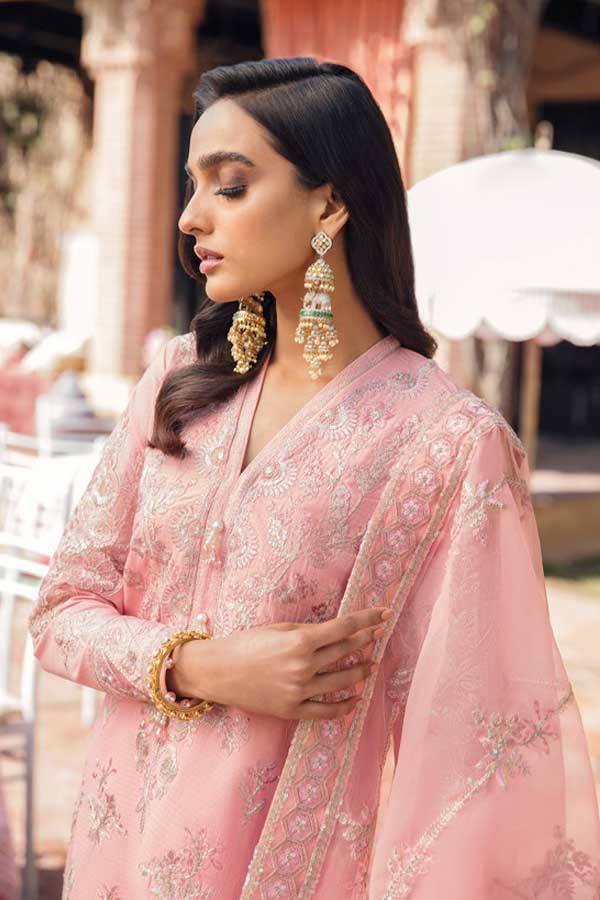 Gulaal Luxury Lawn Collection'22 D#2 NINA