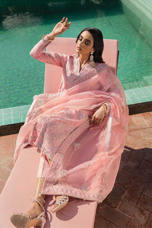 Gulaal Luxury Lawn Collection'22 D#2 NINA