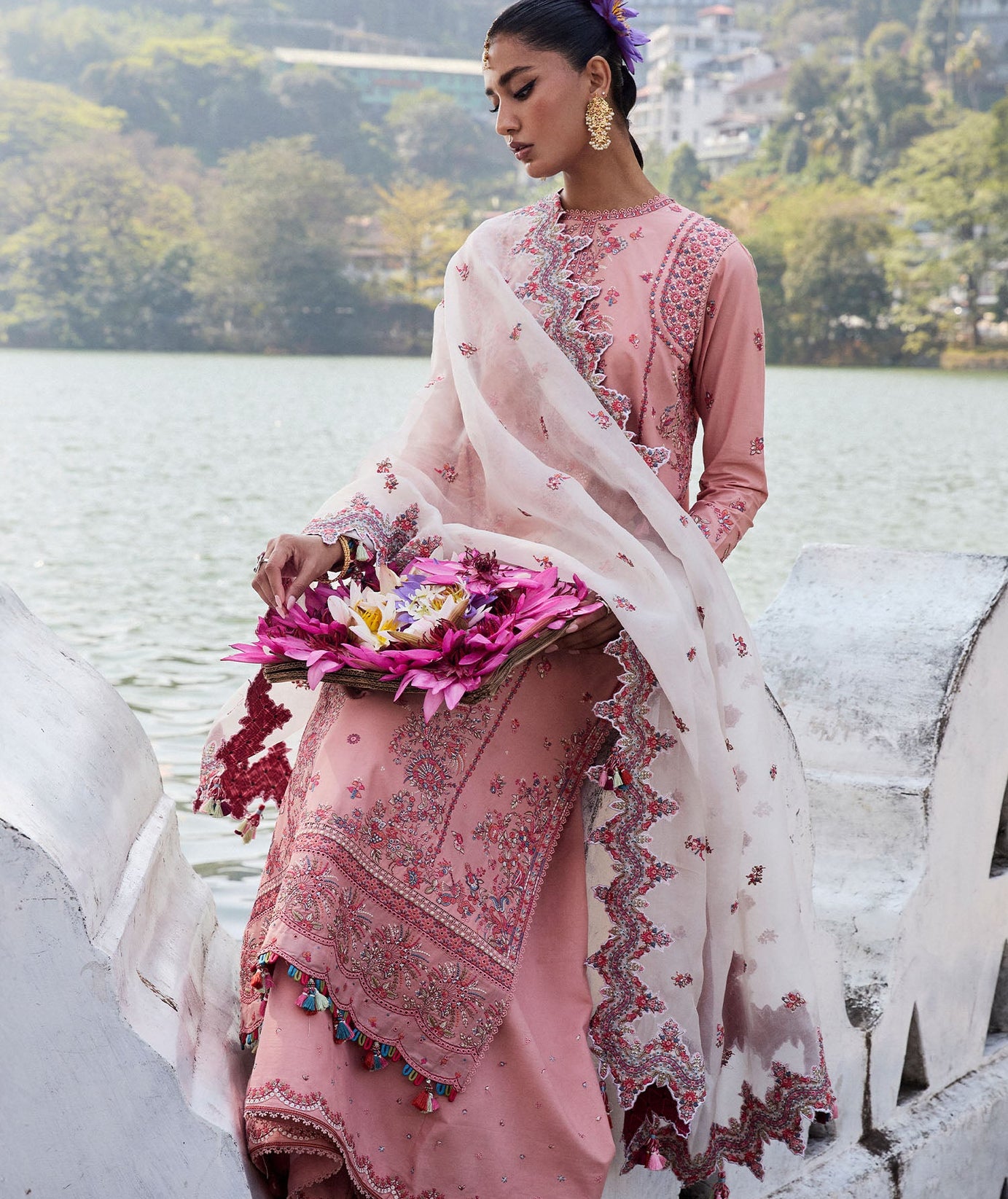 Hussain Rehar Luxury Lawn`25 (Peaar)
