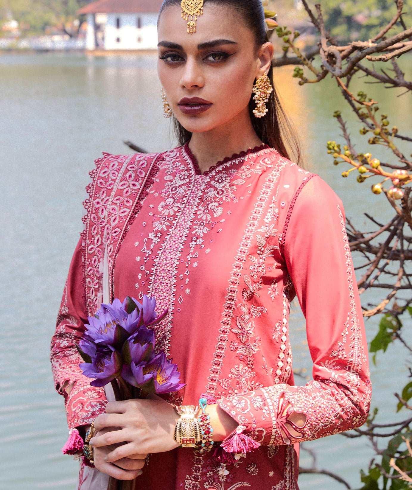 Hussain Rehar Luxury Lawn`25 (Flare)