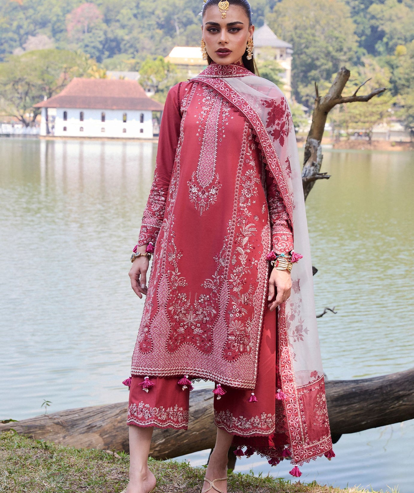 Hussain Rehar Luxury Lawn`25 (Flare)