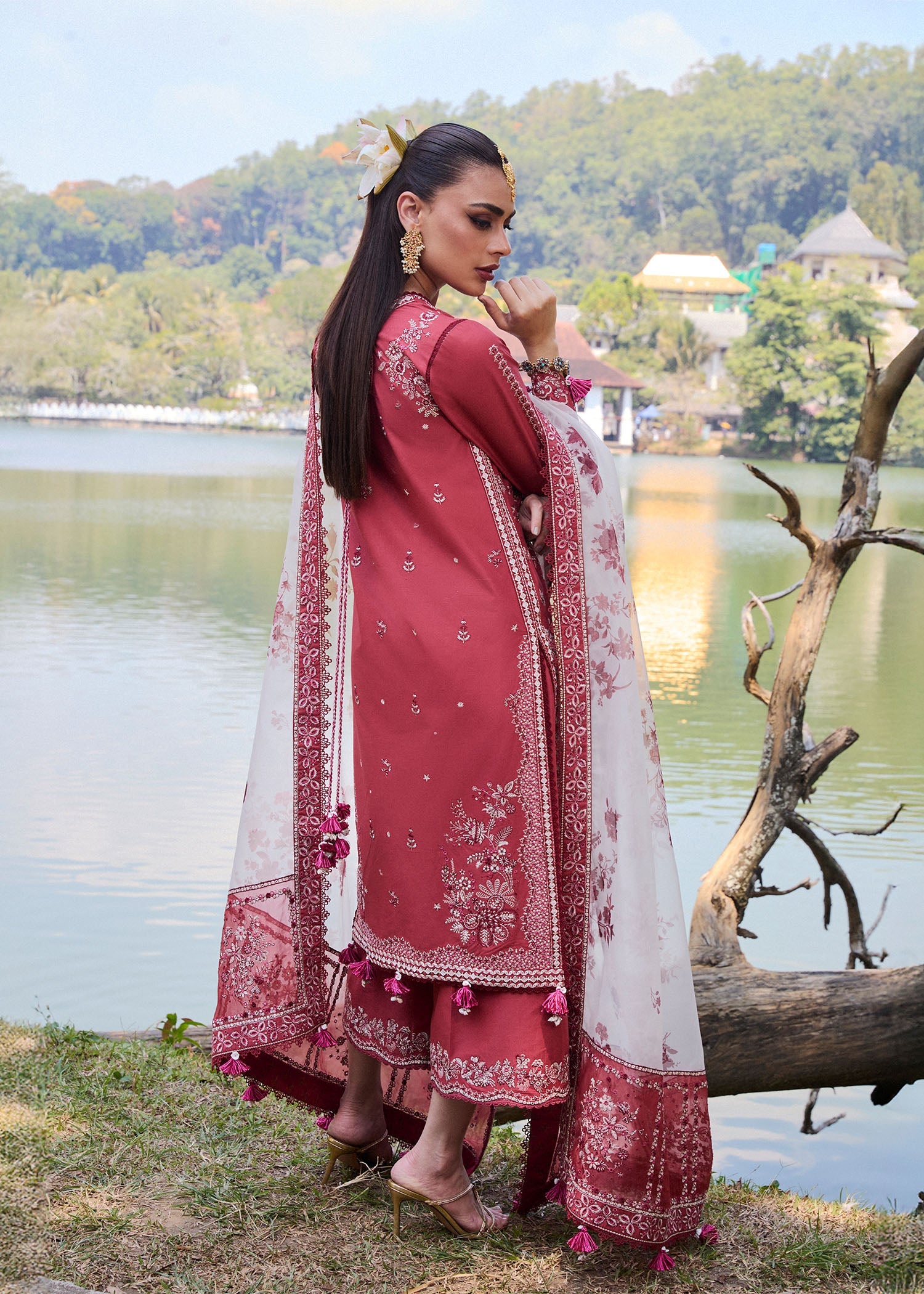 Hussain Rehar Luxury Lawn`25 (Flare)