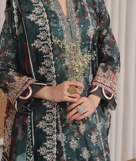 Hafiz Aleen Emb Lawn'25 D#66-Zink