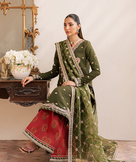 Emaan Adeel Suave Luxury Formals`25 (ORAYA)