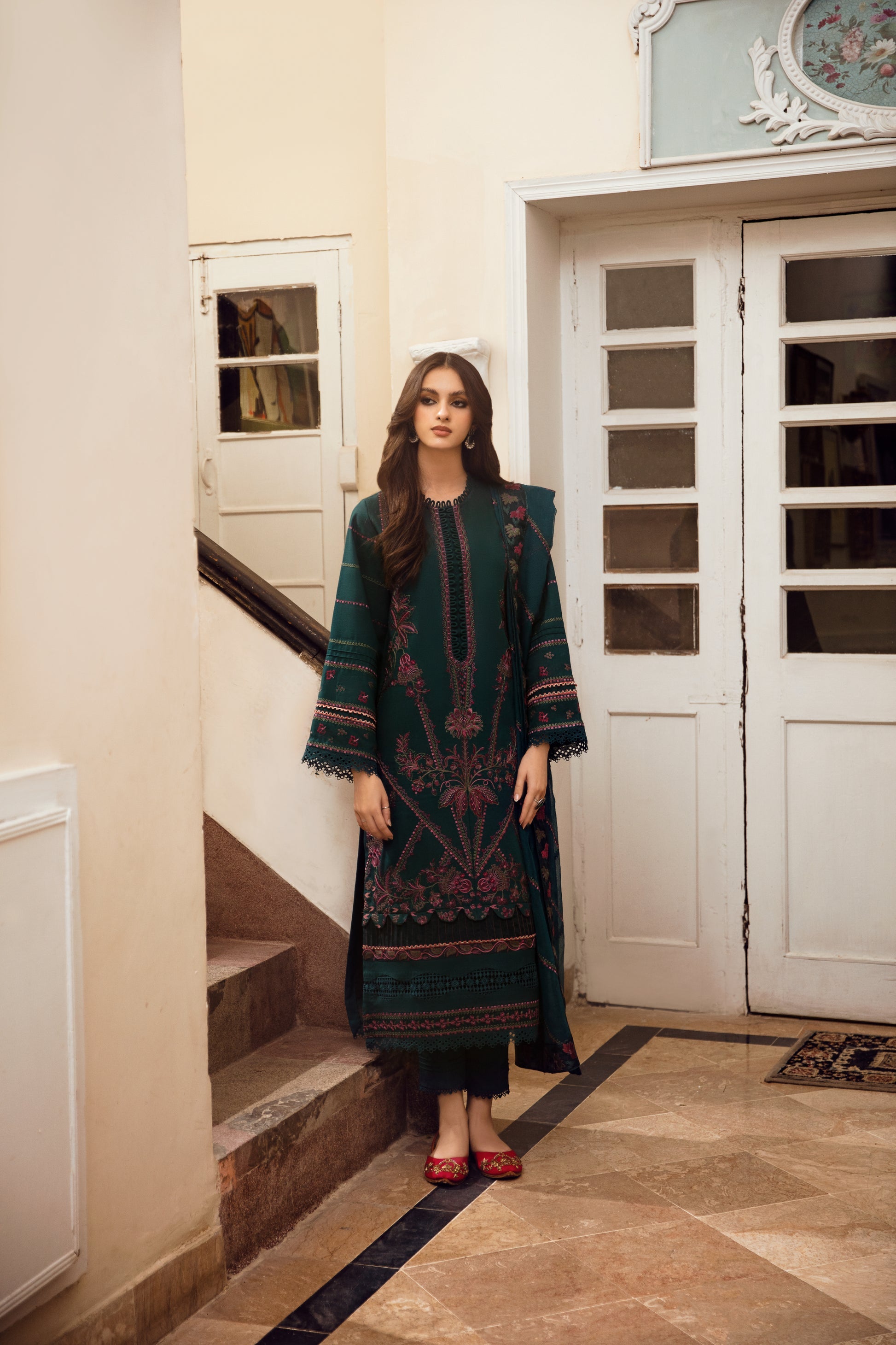 Gisele Kahani Karandi`23 GLADIOLUS GREEN