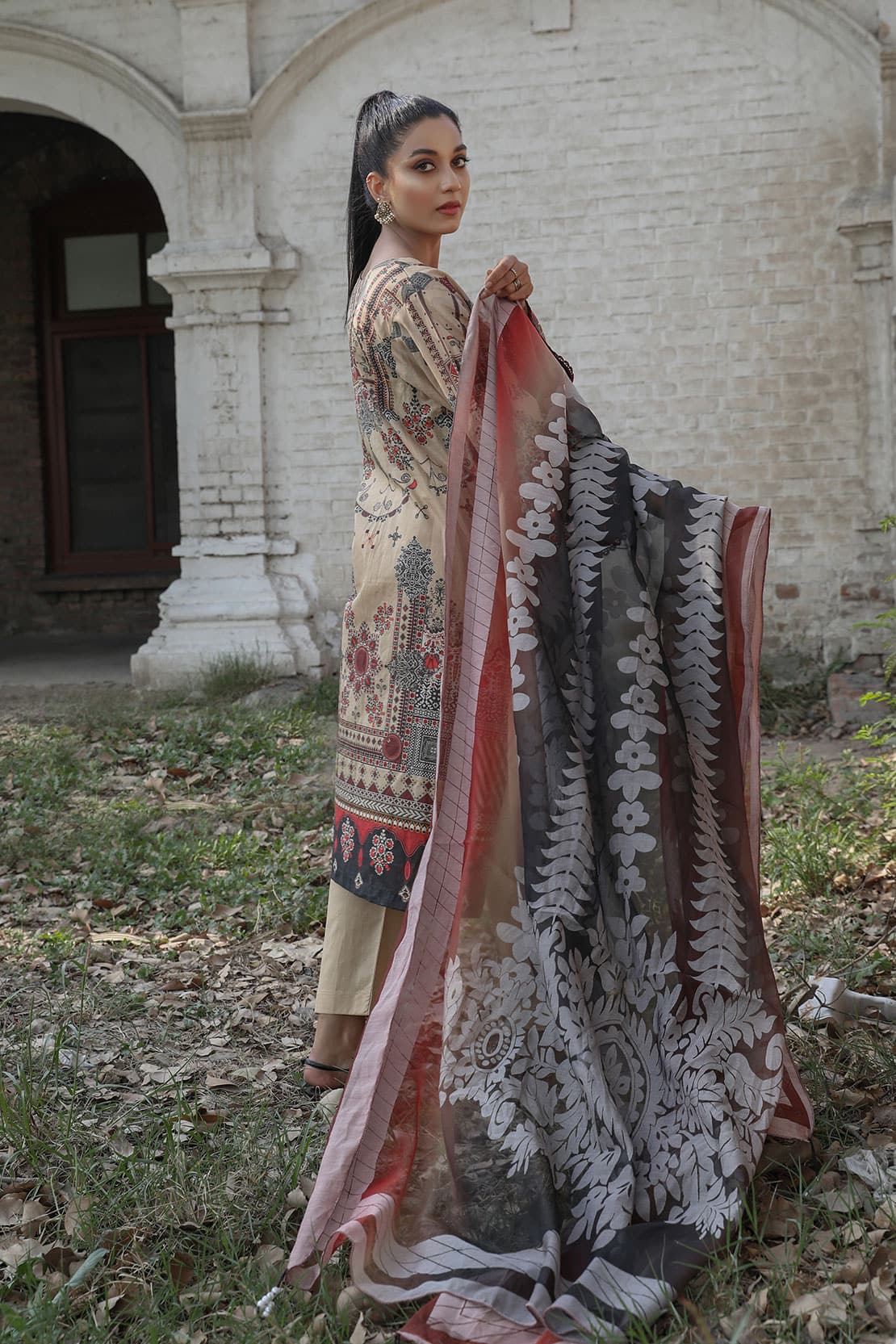 Inaayat Emb Lawn'22 D#6703