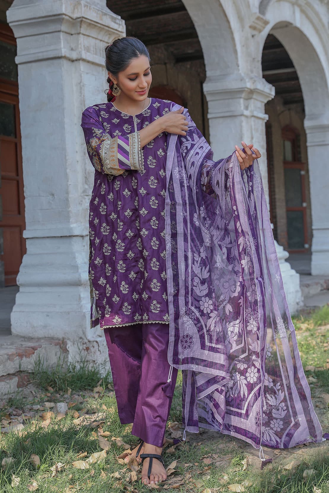 Inaayat Emb Lawn'22 D#6706
